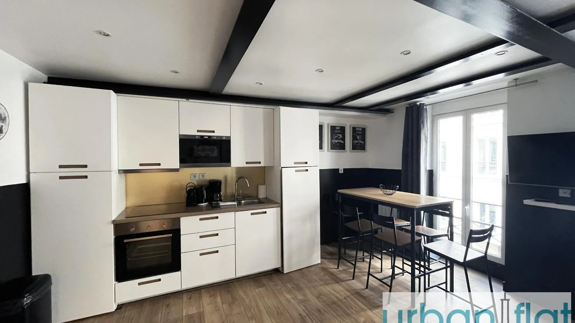 Urban Flat 13 - Pretty 2 Bedroom Parisian Flat 0*, Paris France
